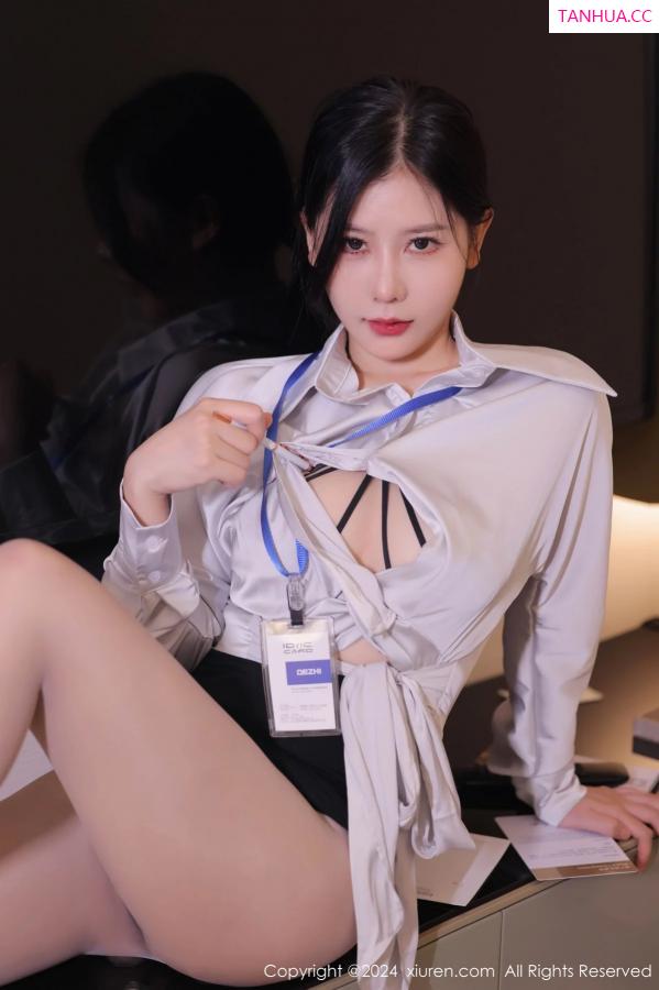 尹甜甜  [XiuRen]高清写真图 2024.01.08 No.7926 尹甜甜 短裙美腿第15张图片